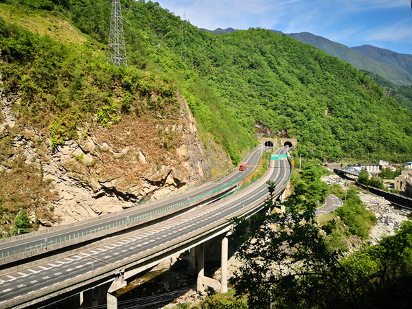 01 四川雅安經石棉至瀘沽段高速公路土建工程C18標項目-2_副本.jpg